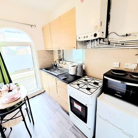 One Bedroom Apartment With A Terrace In Angel Лондон Екстериор снимка