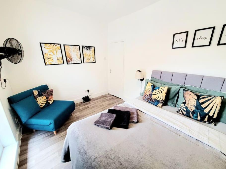 One Bedroom Apartment With A Terrace In Angel Лондон Екстериор снимка