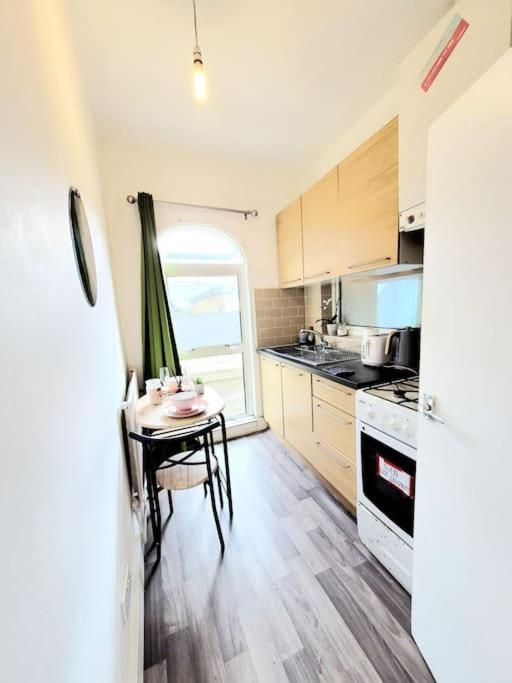 One Bedroom Apartment With A Terrace In Angel Лондон Екстериор снимка