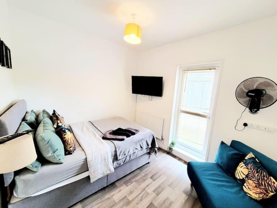 One Bedroom Apartment With A Terrace In Angel Лондон Екстериор снимка