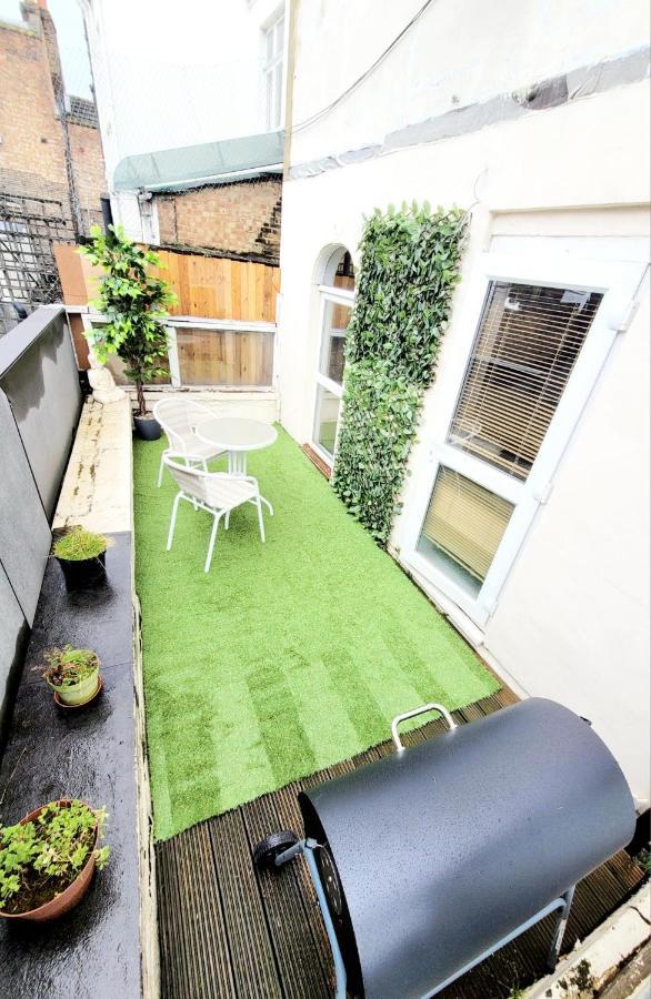 One Bedroom Apartment With A Terrace In Angel Лондон Екстериор снимка